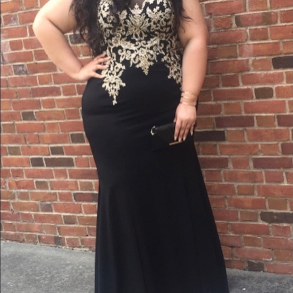 Formal Dress - Picture 2 of 7
